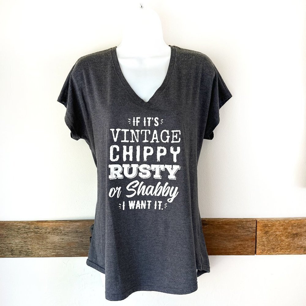 Suzy Swede T-Shirt Vintage Rusty Antiques gray White  L‎